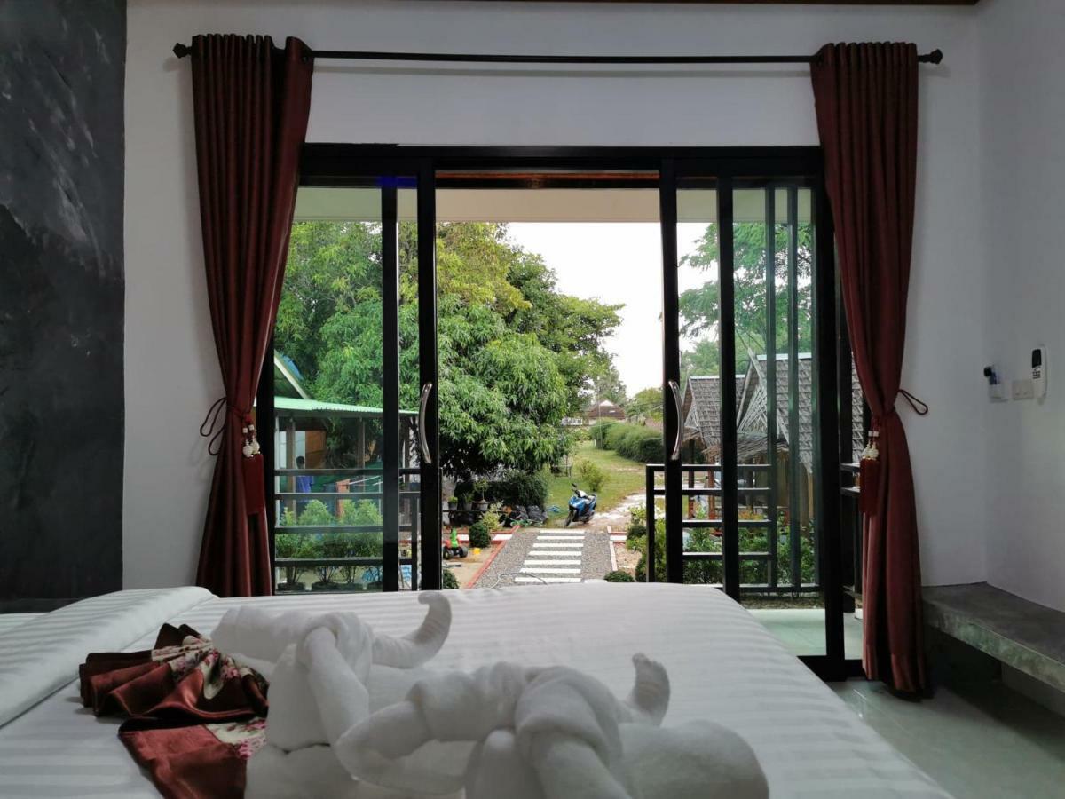 Laila​ Place Hotel Koh Lanta Bagian luar foto